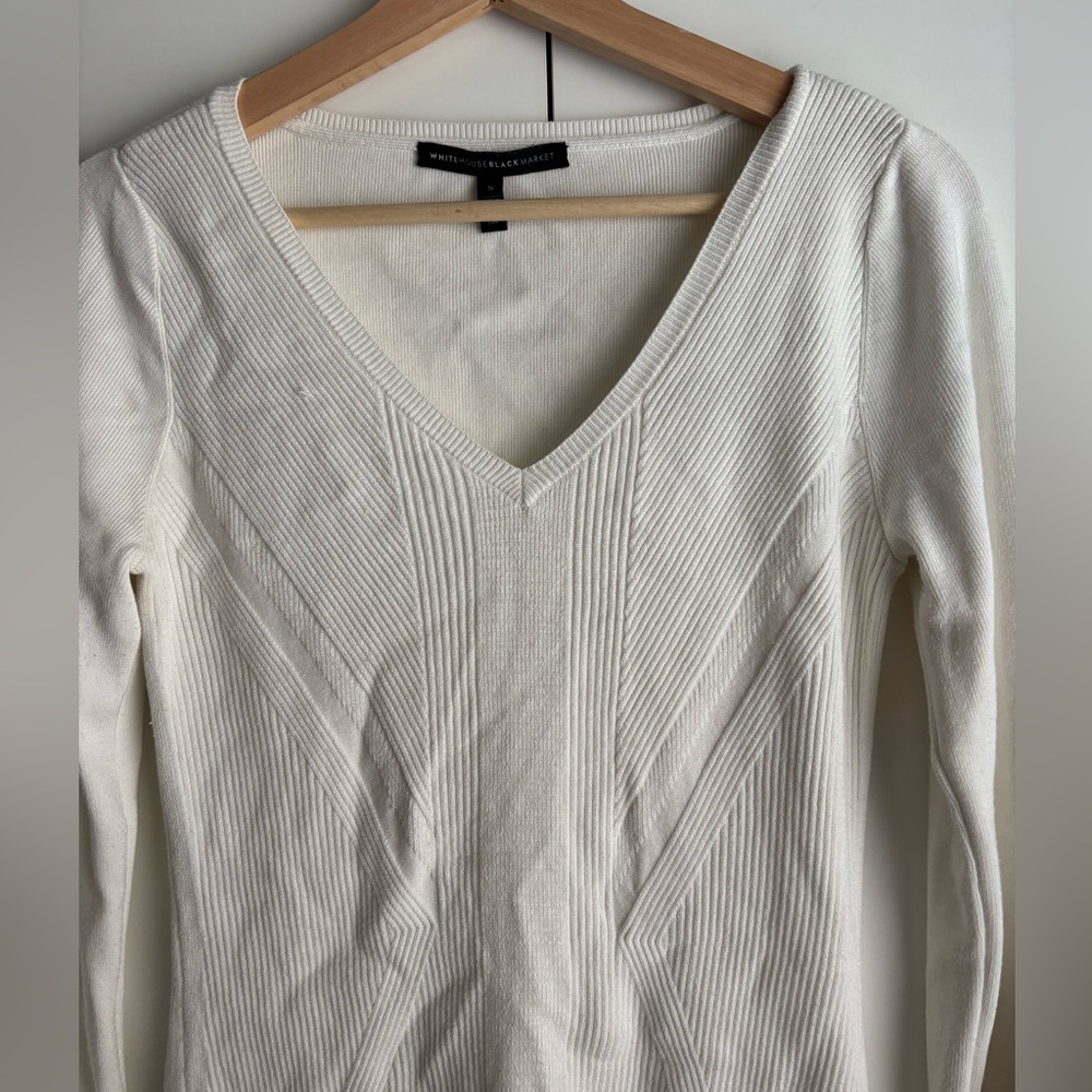 White House Black Market Cream V-Neck Textured Rib Sweater